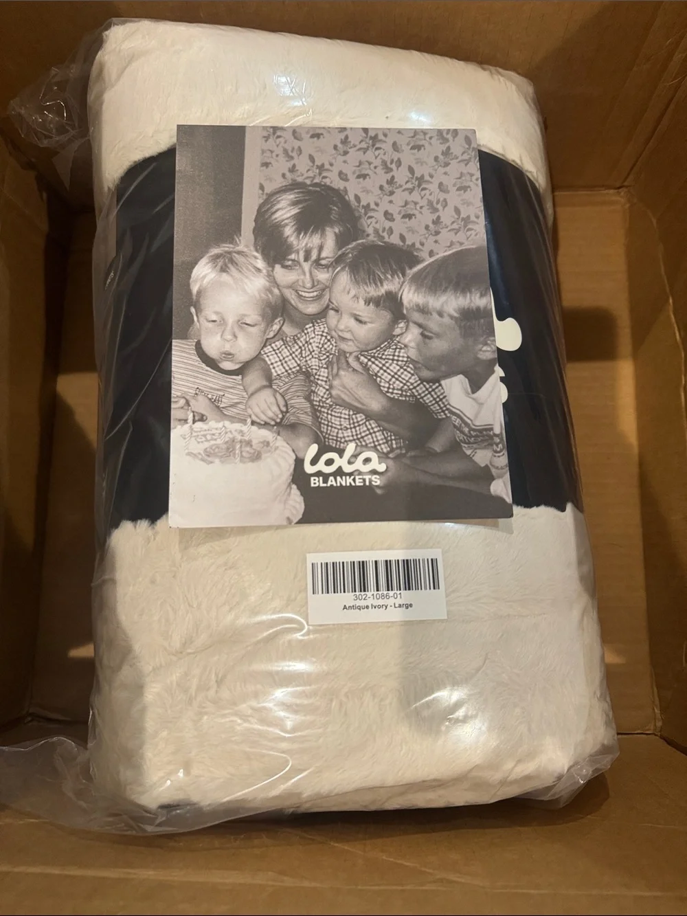Lola Blankets/Antique Ivory/Size L/Faux fur throw/blanket/NIB! NEW! SEALED!